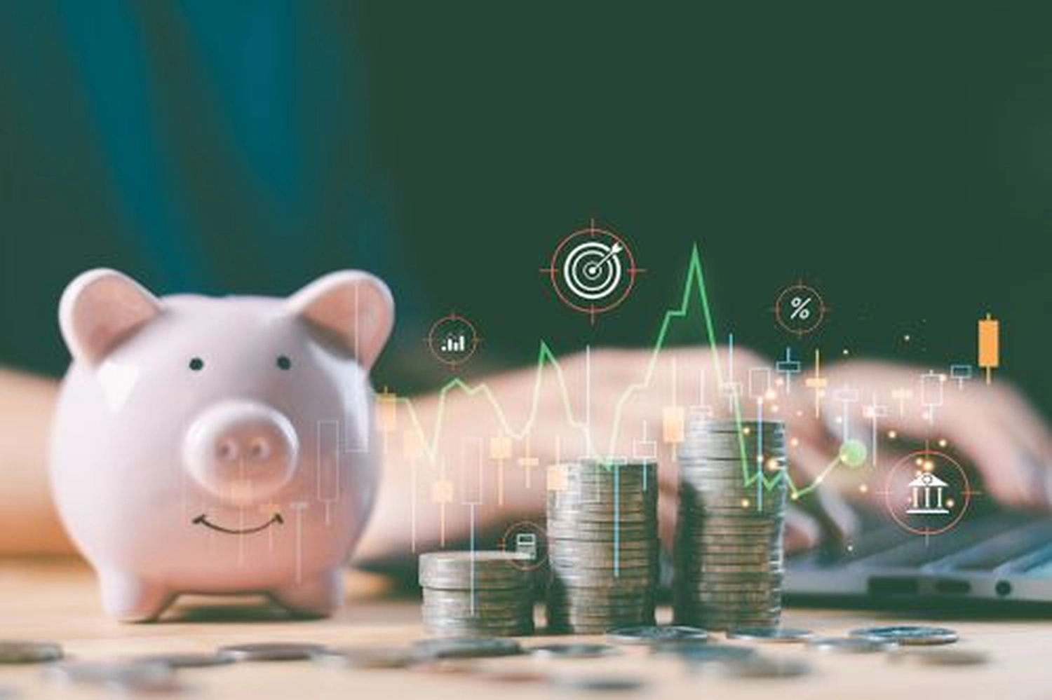 H/G Hofmann & Groß – Steuerberater PartG mbB - Finanz- und Anlagestrategie mit Sparschwein, gestapelten Münzen und Wirtschaftsdiagramm.